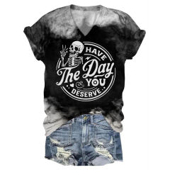 Skull print V-neck T-shirt: Self-centered